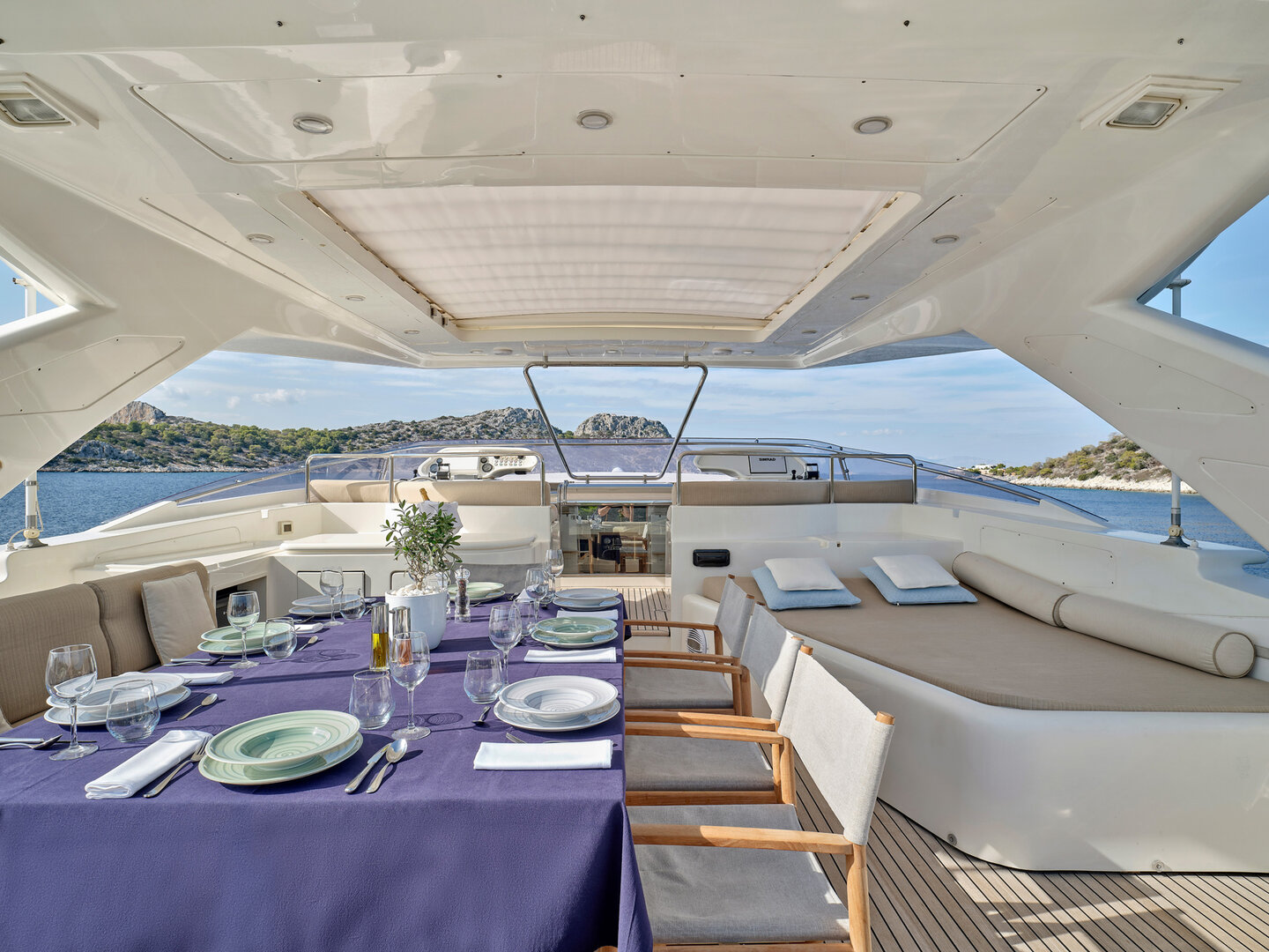 Luxury Crewed Motor Yacht PAREAKKI photo 8