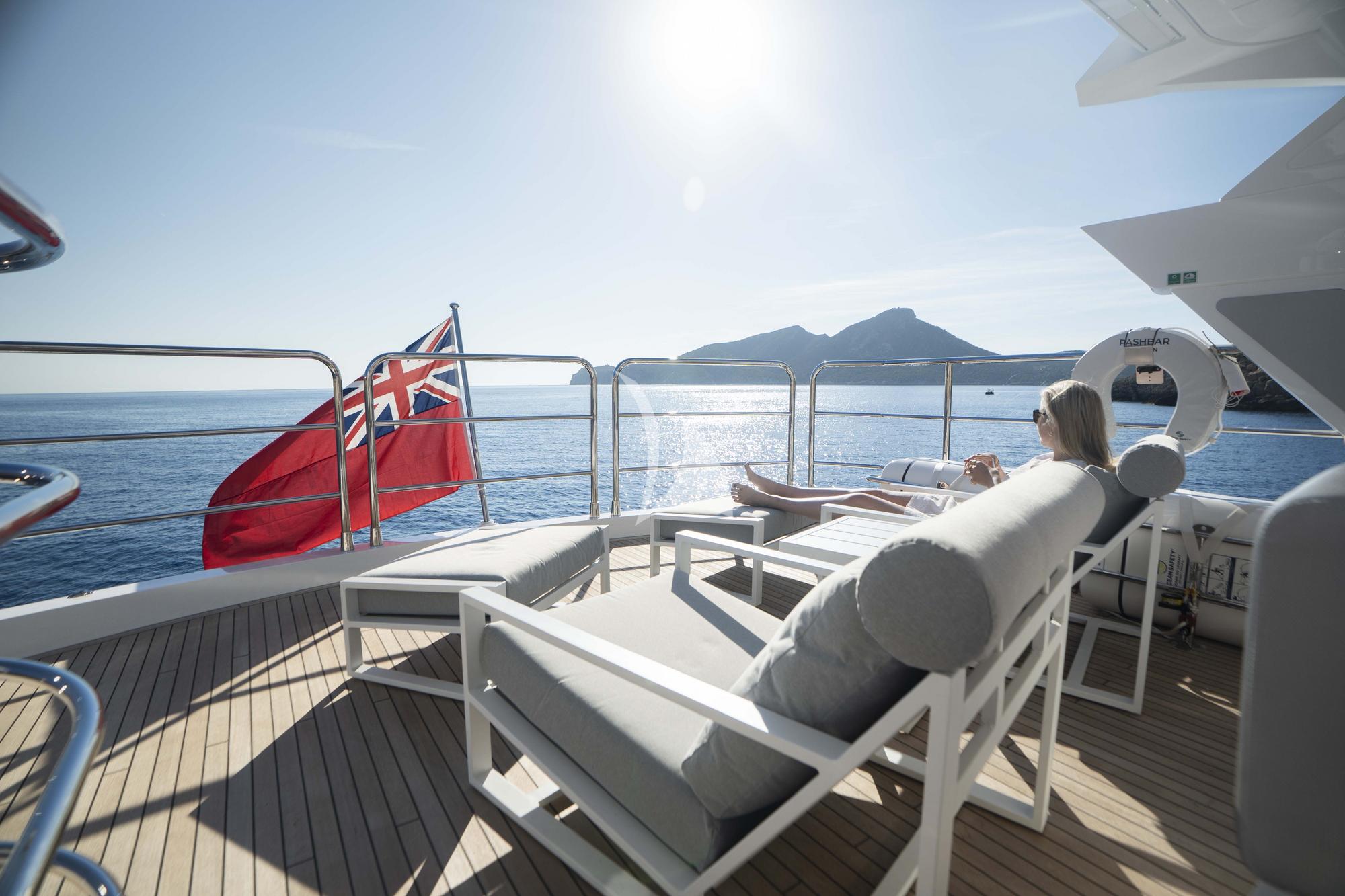 Crewed Motor Yacht PASHBAR photo 4