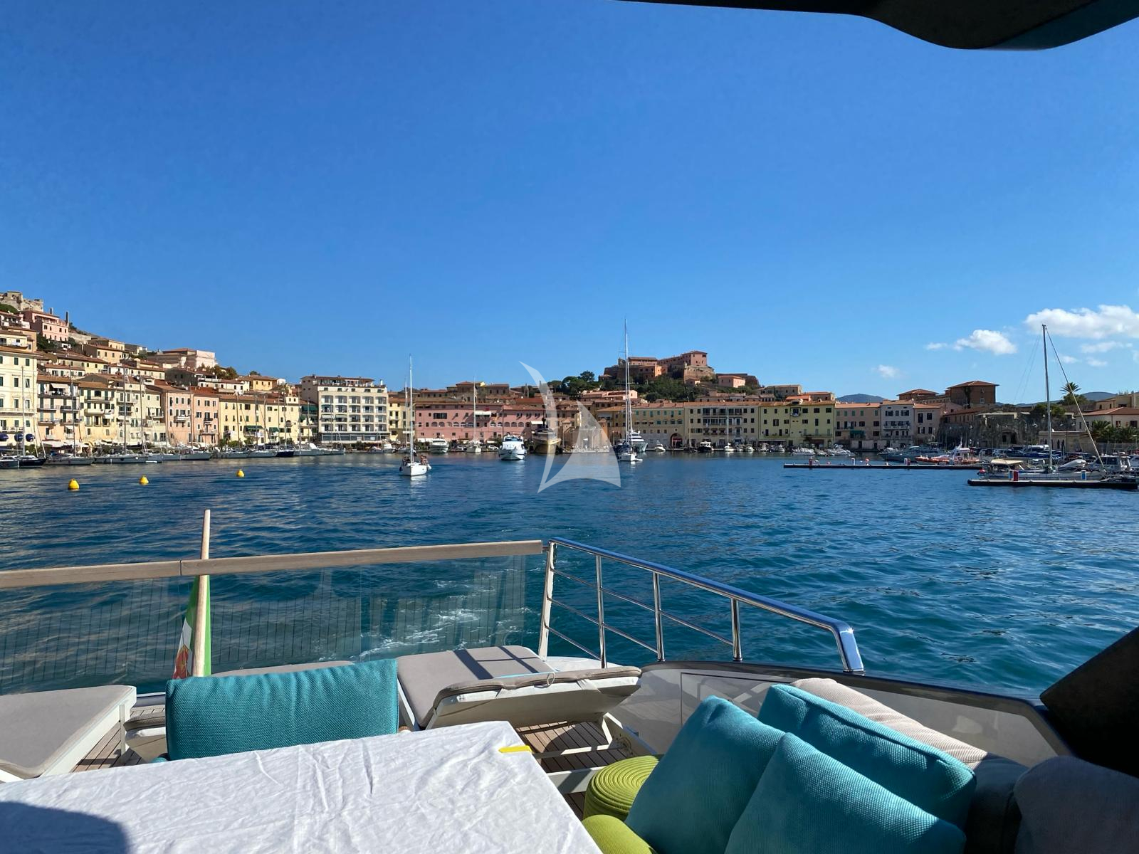 Crewed Motor Yacht PEMBE photo 4