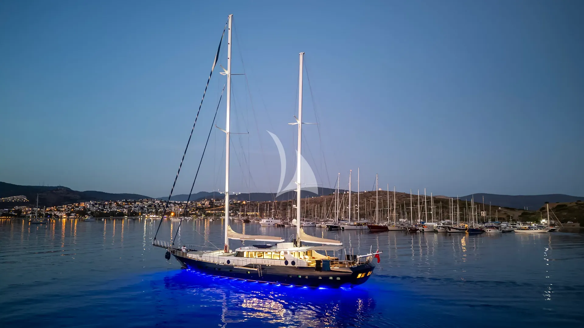 Luxury Crewed Sailing Yacht PERLA DEL MARE photo 4