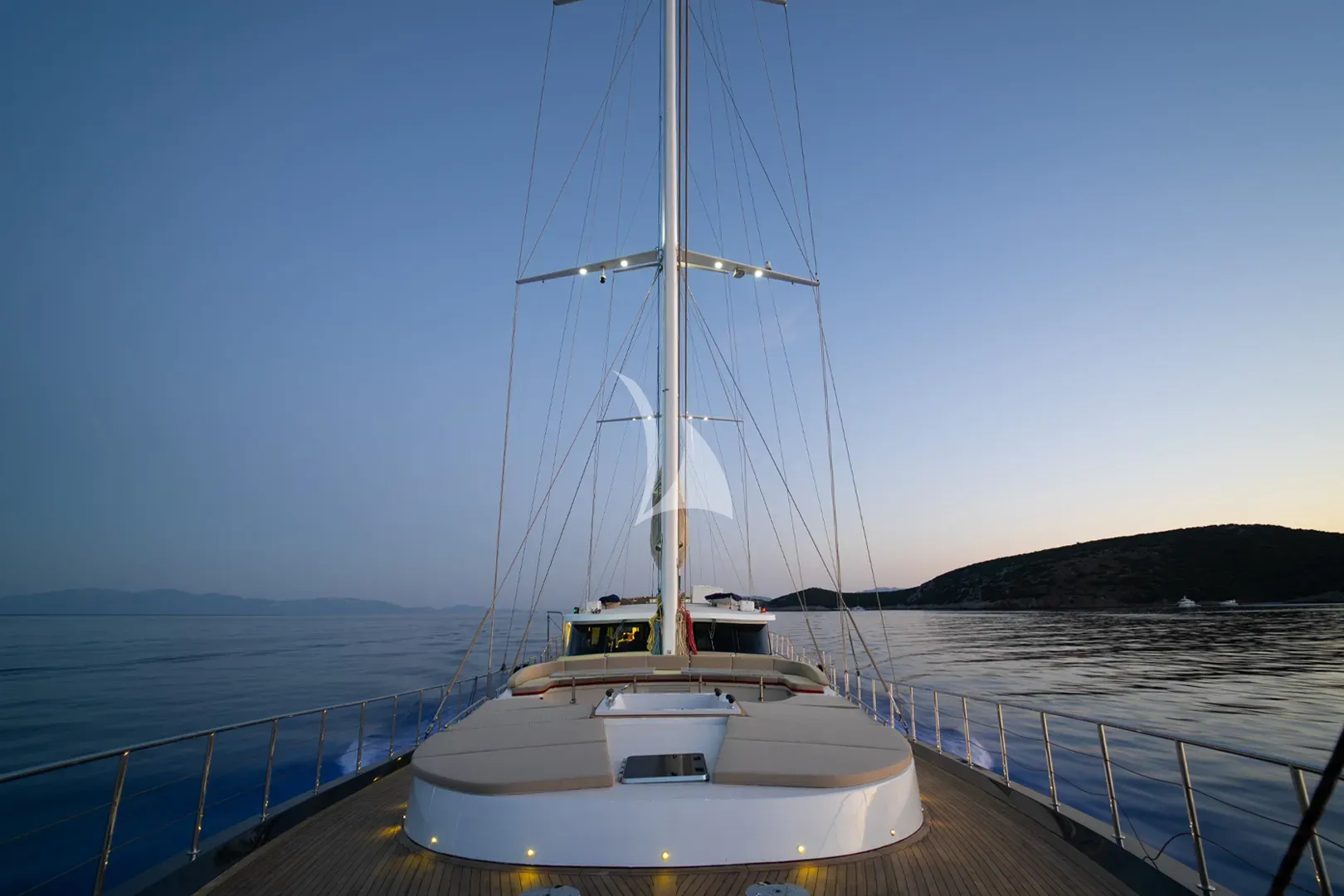 Luxury Crewed Sailing Yacht PERLA DEL MARE photo 6