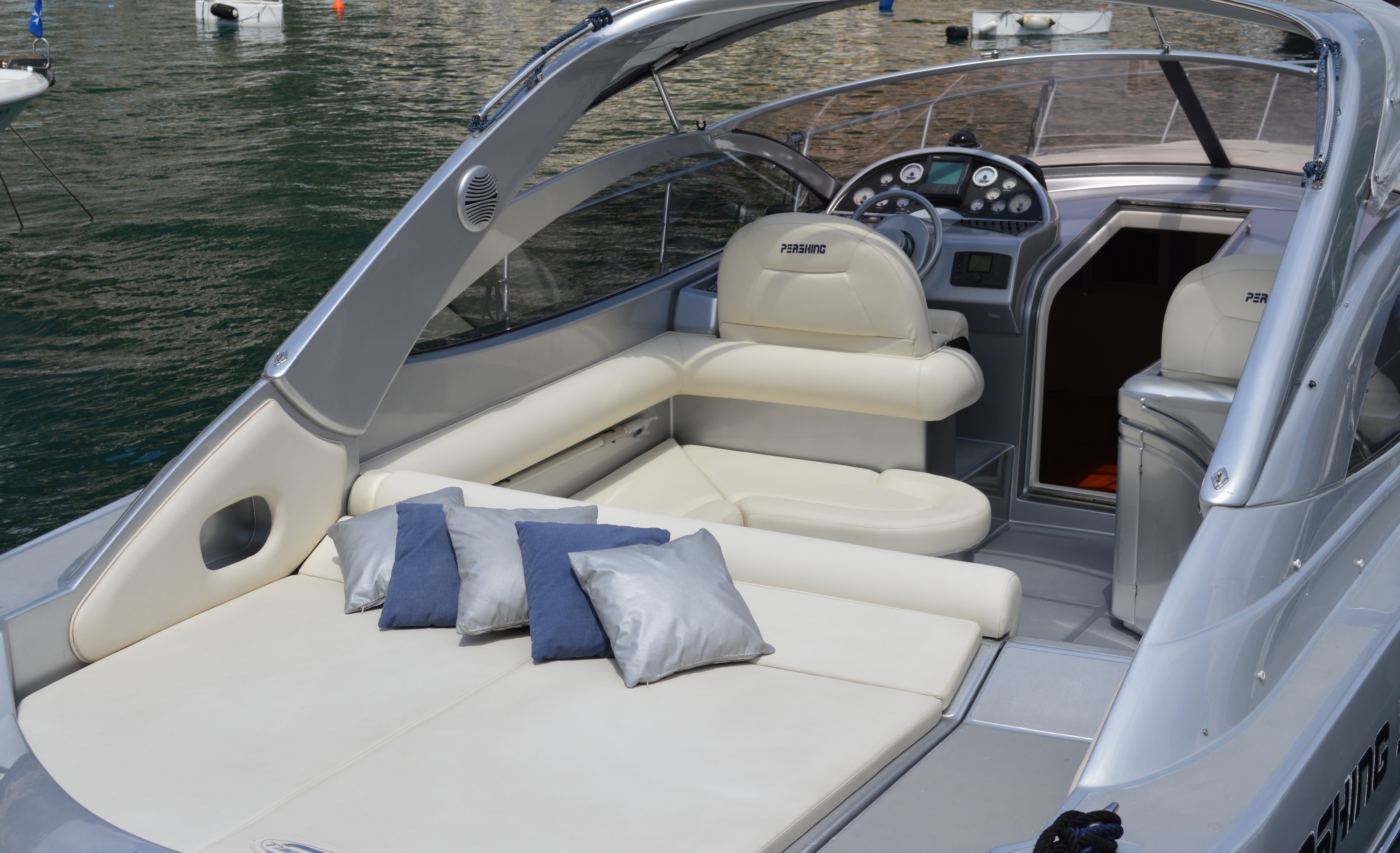 Crewed Motor Yacht Pershing 37 photo 4