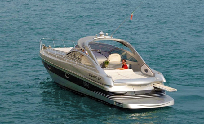 Crewed Motor Yacht Pershing 37 photo 5