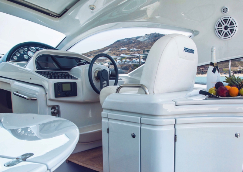 Crewed Motor Yacht Pershing 43 photo 3