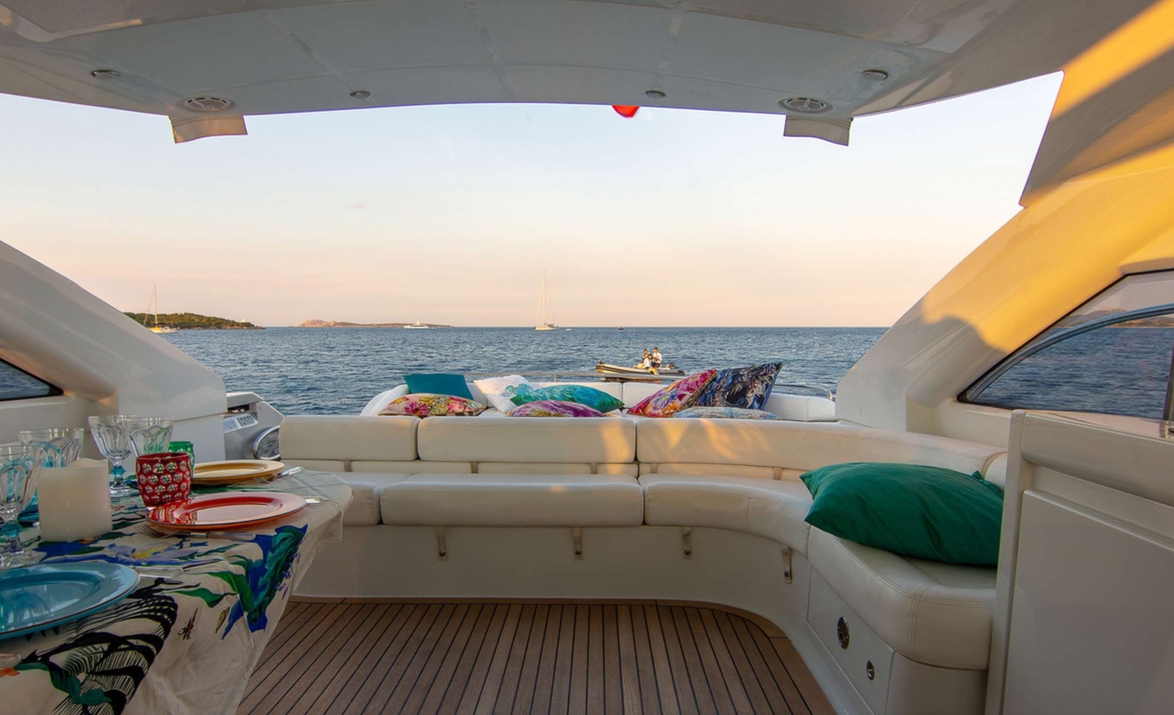 Crewed Motor Yacht Pershing 56 photo 3