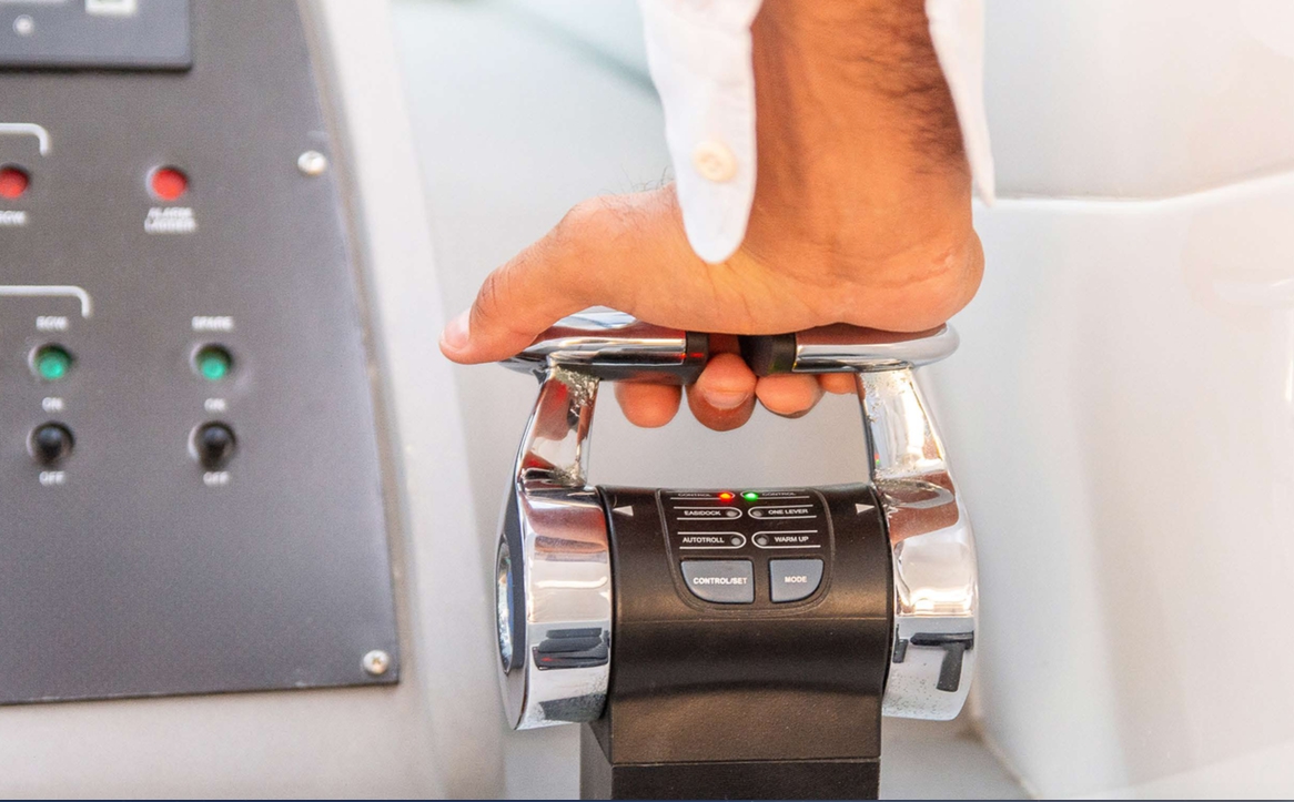 Crewed Motor Yacht Pershing 56 photo 5