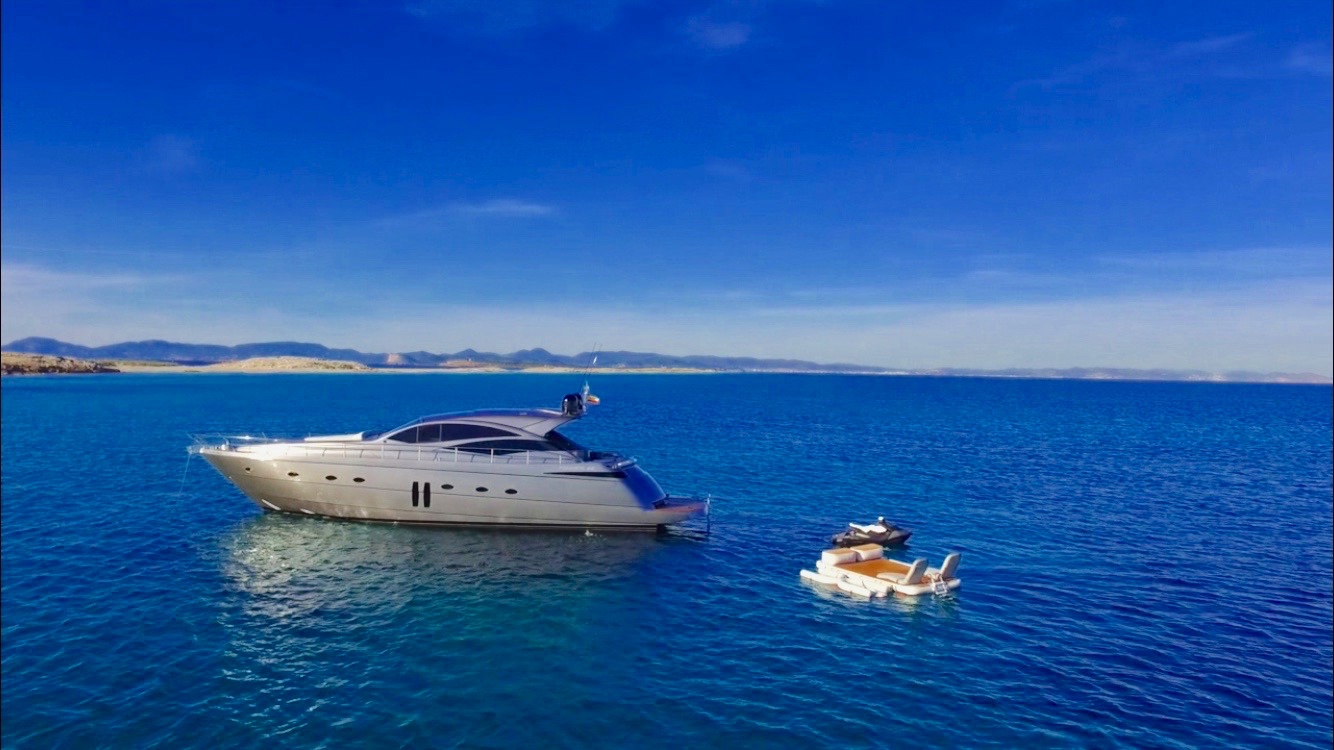 Crewed Motor Yacht Pershing 62