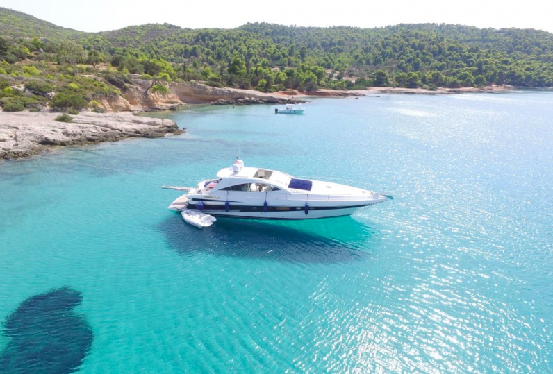 Crewed Motor Yacht Pershing 65 photo 3