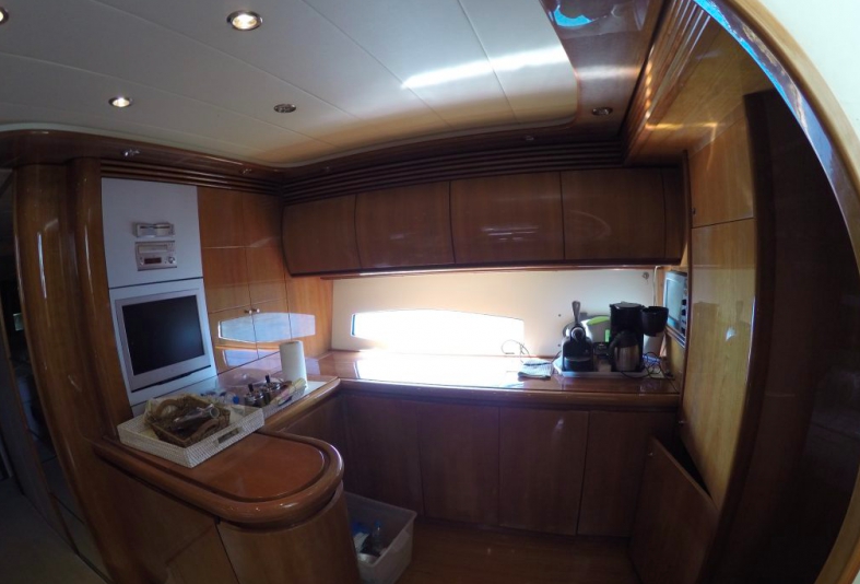 Crewed Motor Yacht Pershing 65 photo 5