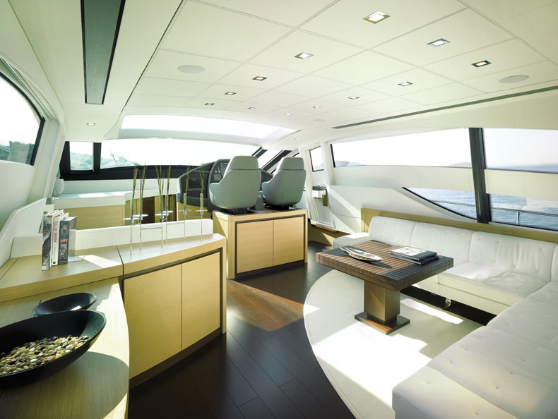 Crewed Motor Yacht Pershing 72 photo 3