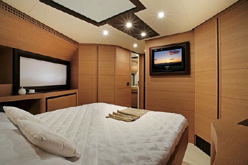 Crewed Motor Yacht Pershing 72 photo 7