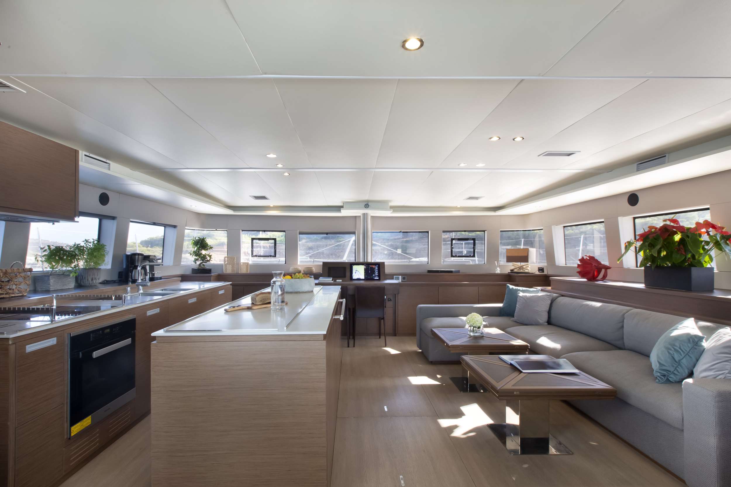 Luxury Crewed Catamaran PHANTOM photo 8