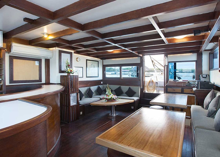 Luxury Crewed Sailing Yacht Phinisi 40 KAT photo 6