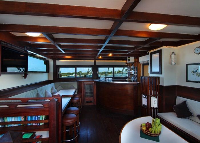 Luxury Crewed Sailing Yacht Phinisi 40 KAT photo 7