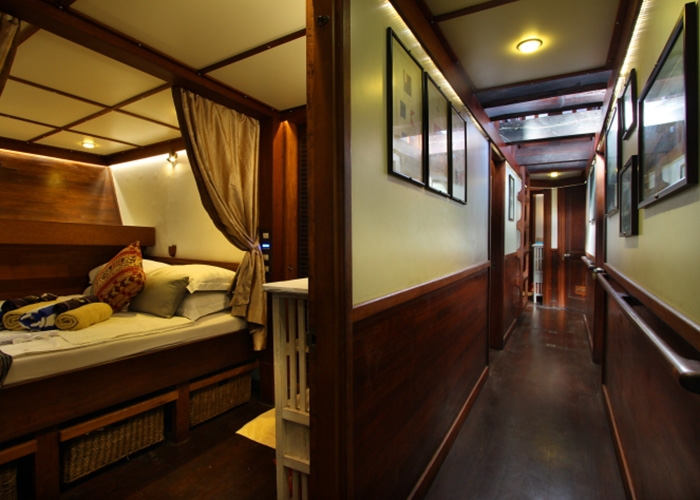 Luxury Crewed Sailing Yacht Phinisi 40 KAT photo 8