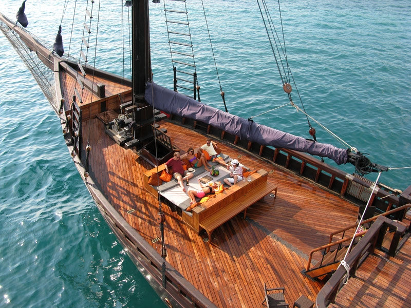 luxury Crewed Sailing Yacht Phinisi 40 photo 3