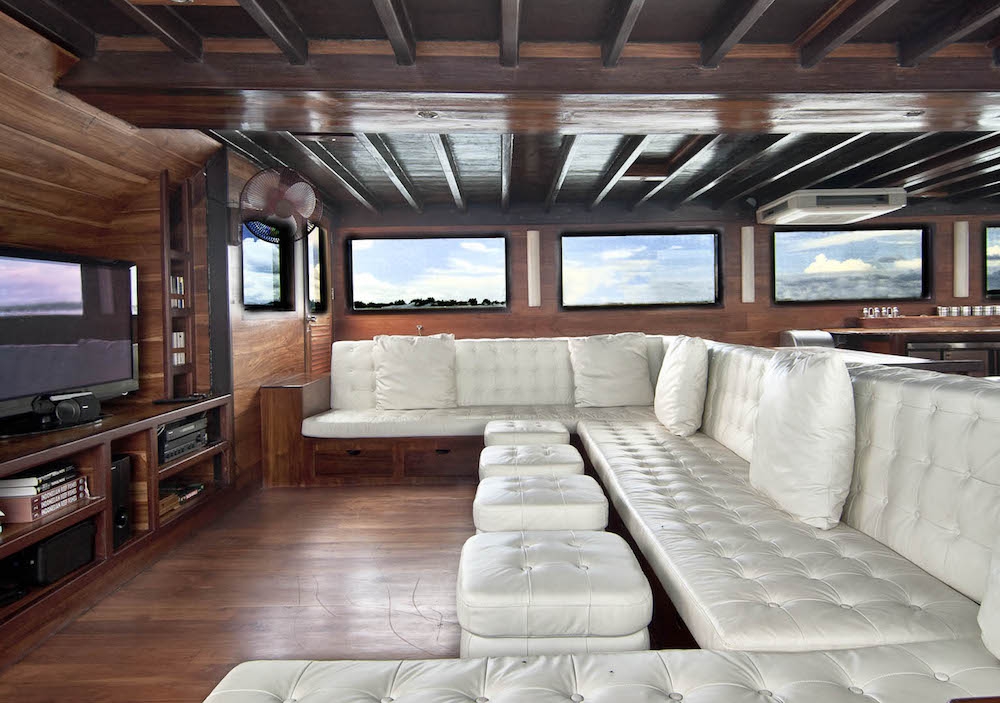 Luxury Crewed Sailing Yacht PHINISI 42 SAM photo 6