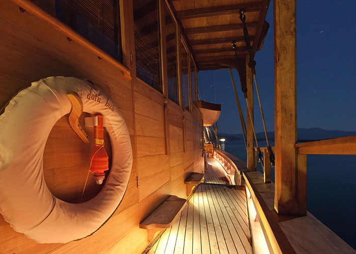 Luxury Crewed Sailing Yacht Phinisi 50 photo 8