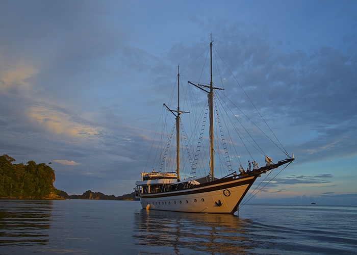 Luxury Crewed Sailing Yacht Phinisi 53 photo 3