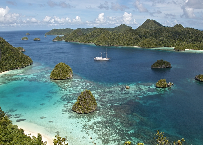 Luxury Crewed Sailing Yacht Phinisi 53 photo 4