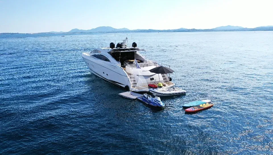 Crewed Motor Yacht PHOENIX photo 3