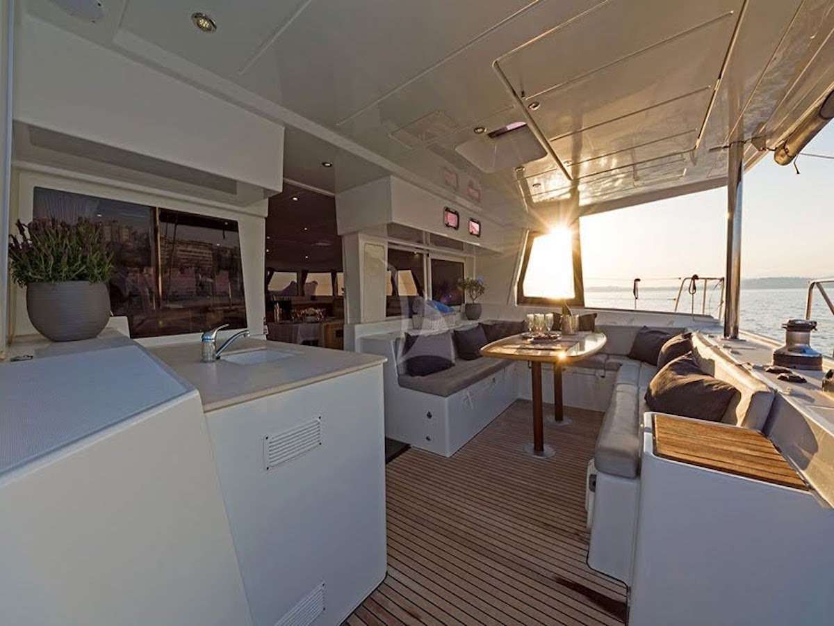 Luxury Crewed Catamaran PHYSALIA photo 4