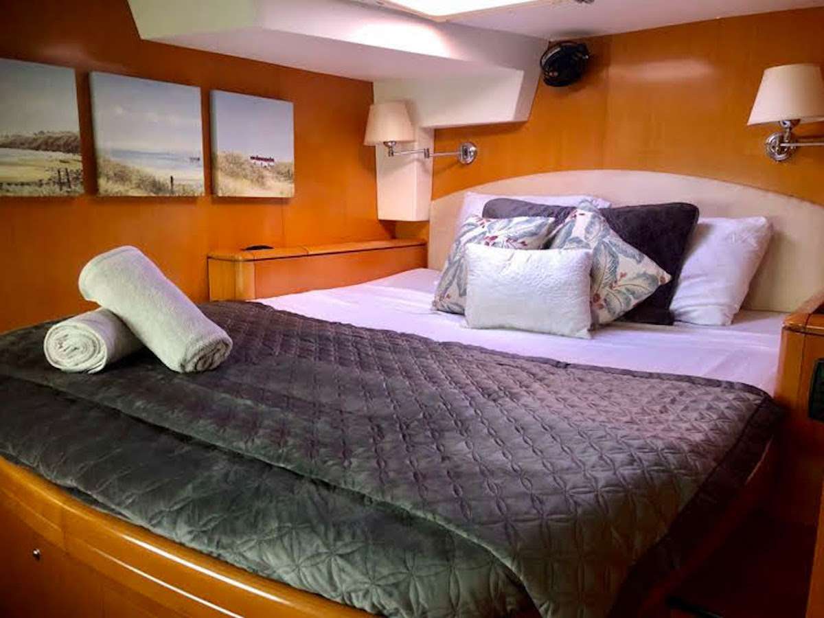 Luxury Crewed Catamaran PHYSALIA photo 7