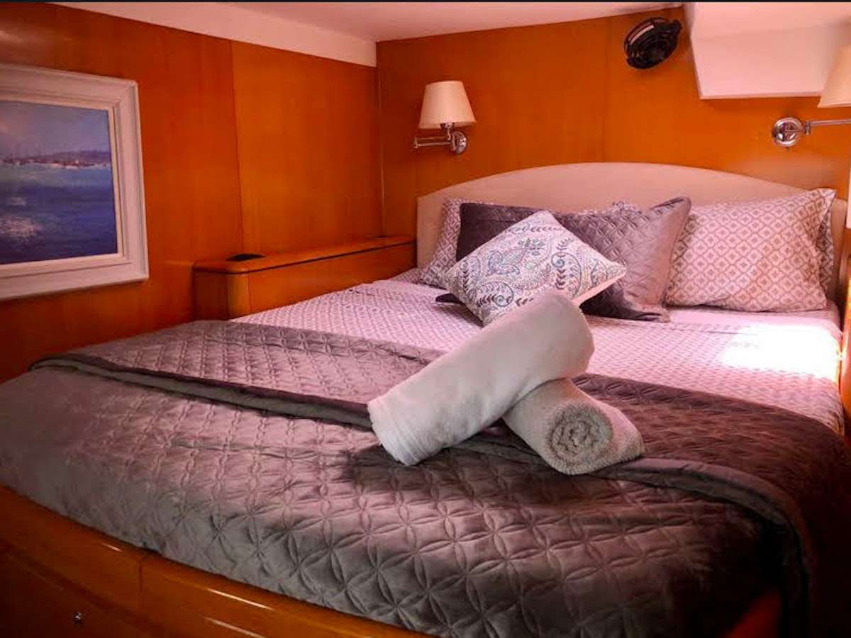 Luxury Crewed Catamaran PHYSALIA photo 8