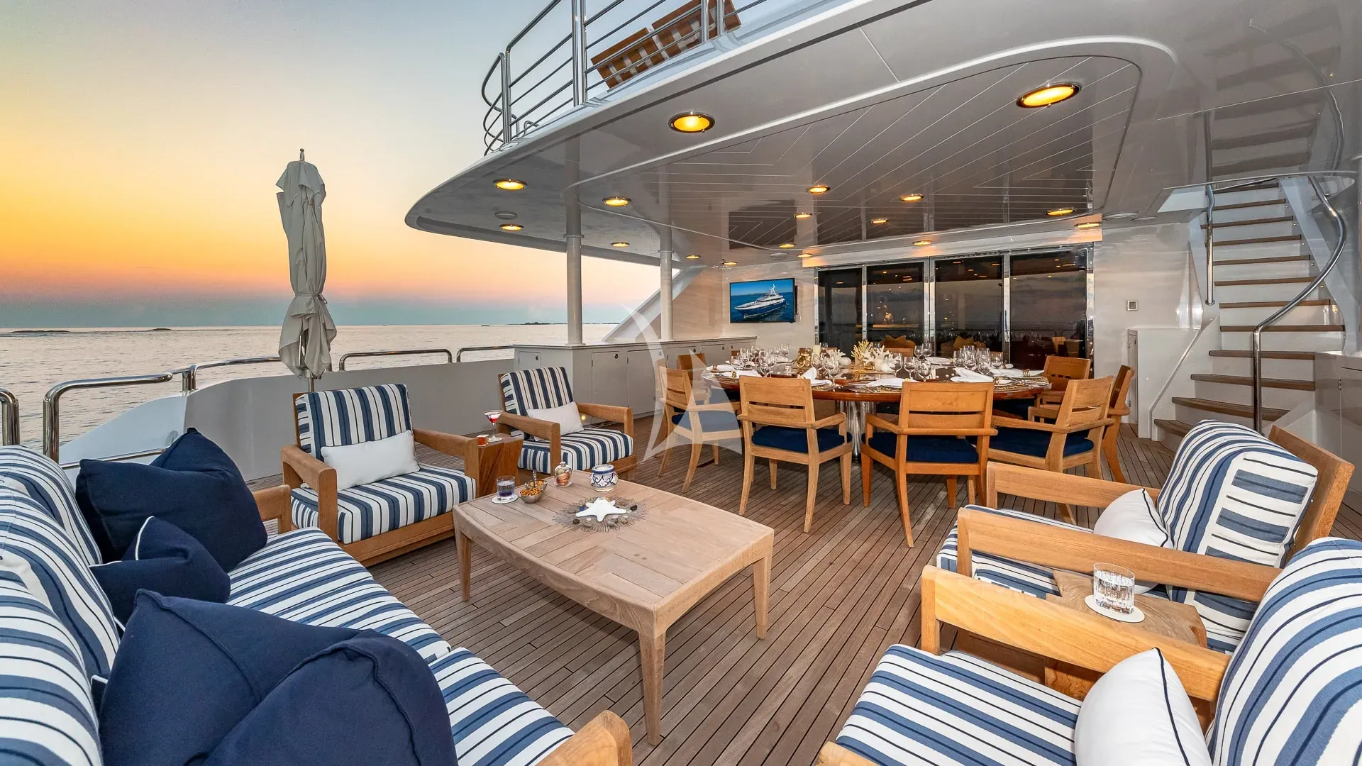 Luxury Crewed Motor Yacht PISCES photo 8