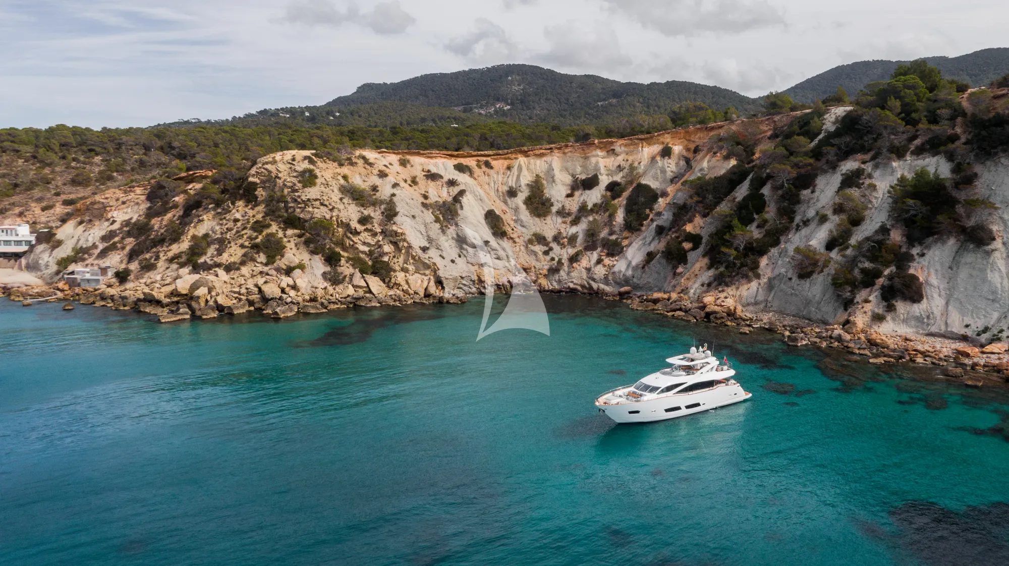 Luxury Crewed Motor Yacht PLAY THE GAME photo 3