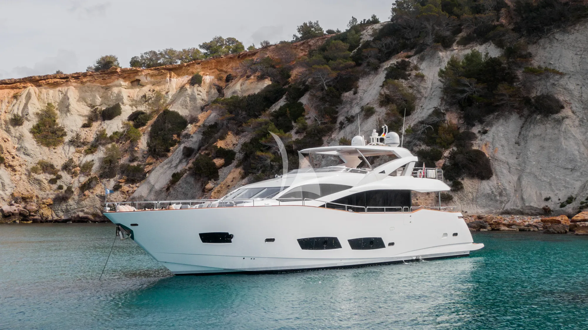 Luxury Crewed Motor Yacht PLAY THE GAME photo 4