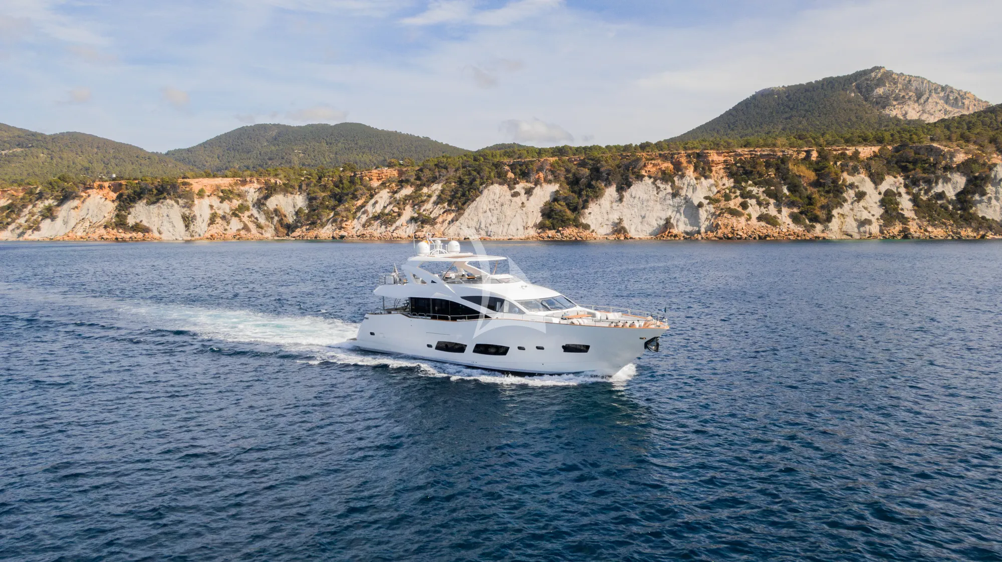 Luxury Crewed Motor Yacht PLAY THE GAME photo 6