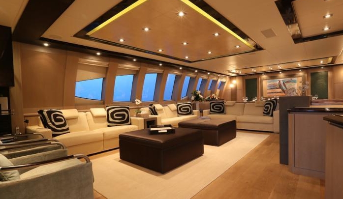 Luxury Crewed Motor Yacht PLUS TOO photo 7