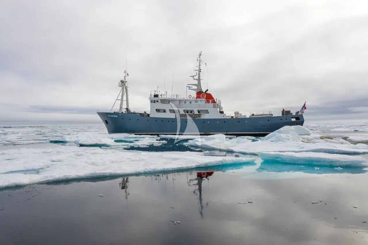 Luxury Crewed Motor Yacht POLARFRONT photo 4