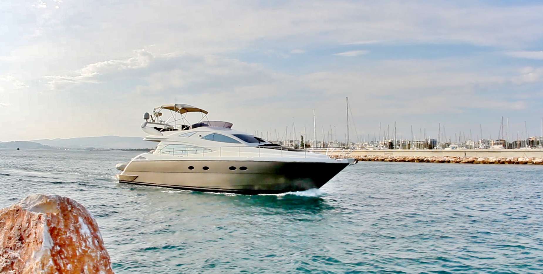Crewed Motor Yacht PRAXIS 4
