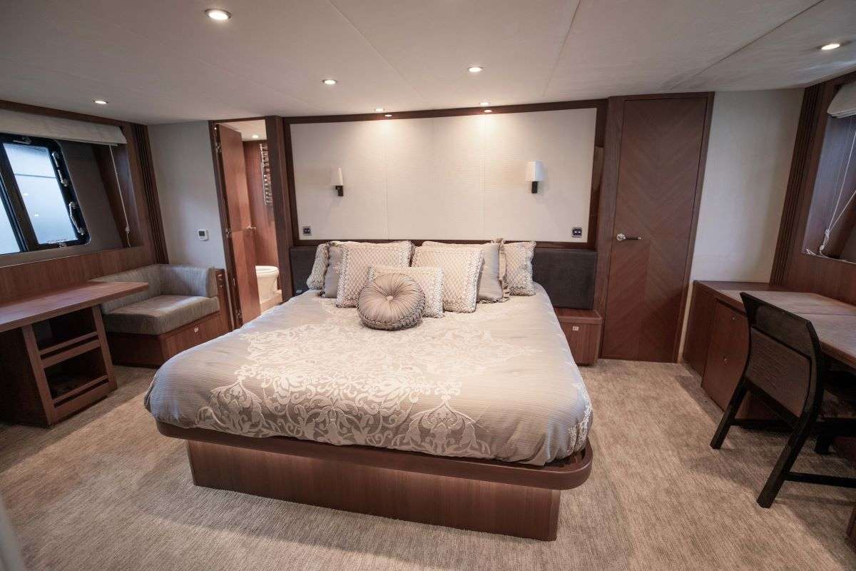 Luxury Crewed Motor Yacht PRAYING FOR OVERTIME photo 8