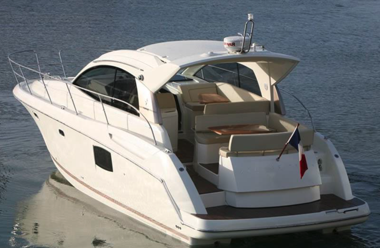 Crewed Motor Yacht Prestige 390S photo 3