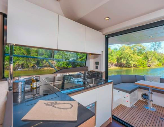 Crewed Motor Yacht Prestige 460 Fly photo 6