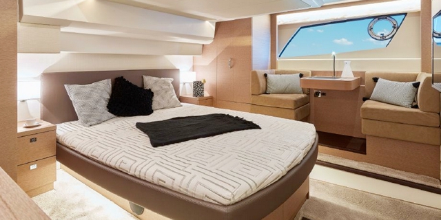 Bareboat Motor Yacht Prestige 500 Fly photo 7