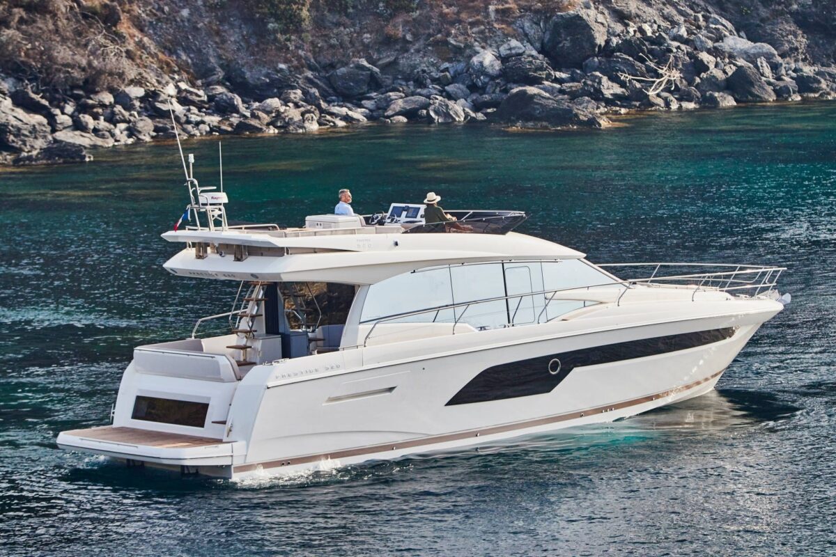 Luxury Crewed Motor Yacht Prestige 520 Fly photo 6