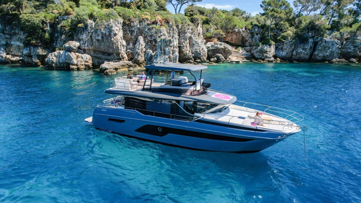 Crewed Motor Yacht Prestige X60 photo 4