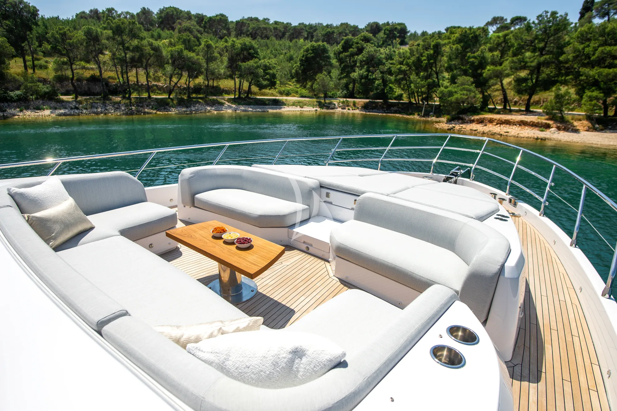 Crewed Motor Yacht PREWI photo 4