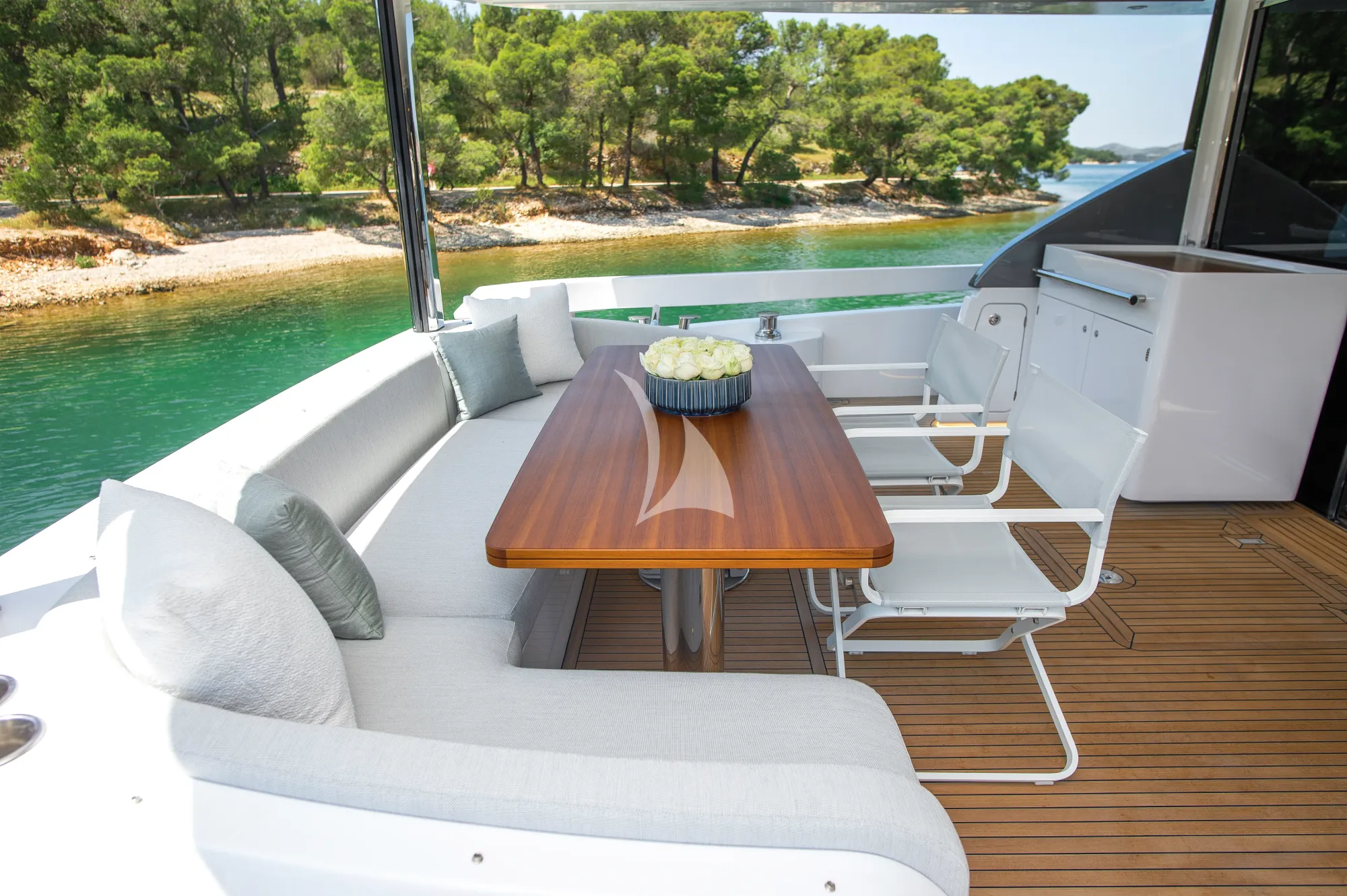 Crewed Motor Yacht PREWI photo 5