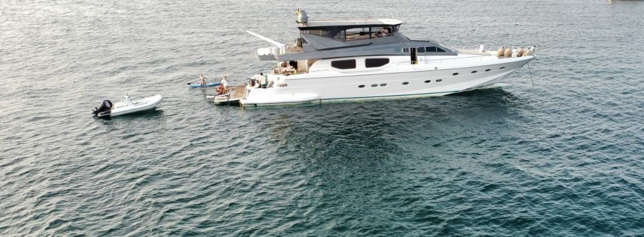 Luxury Crewed Motor Yacht PRIME photo 3