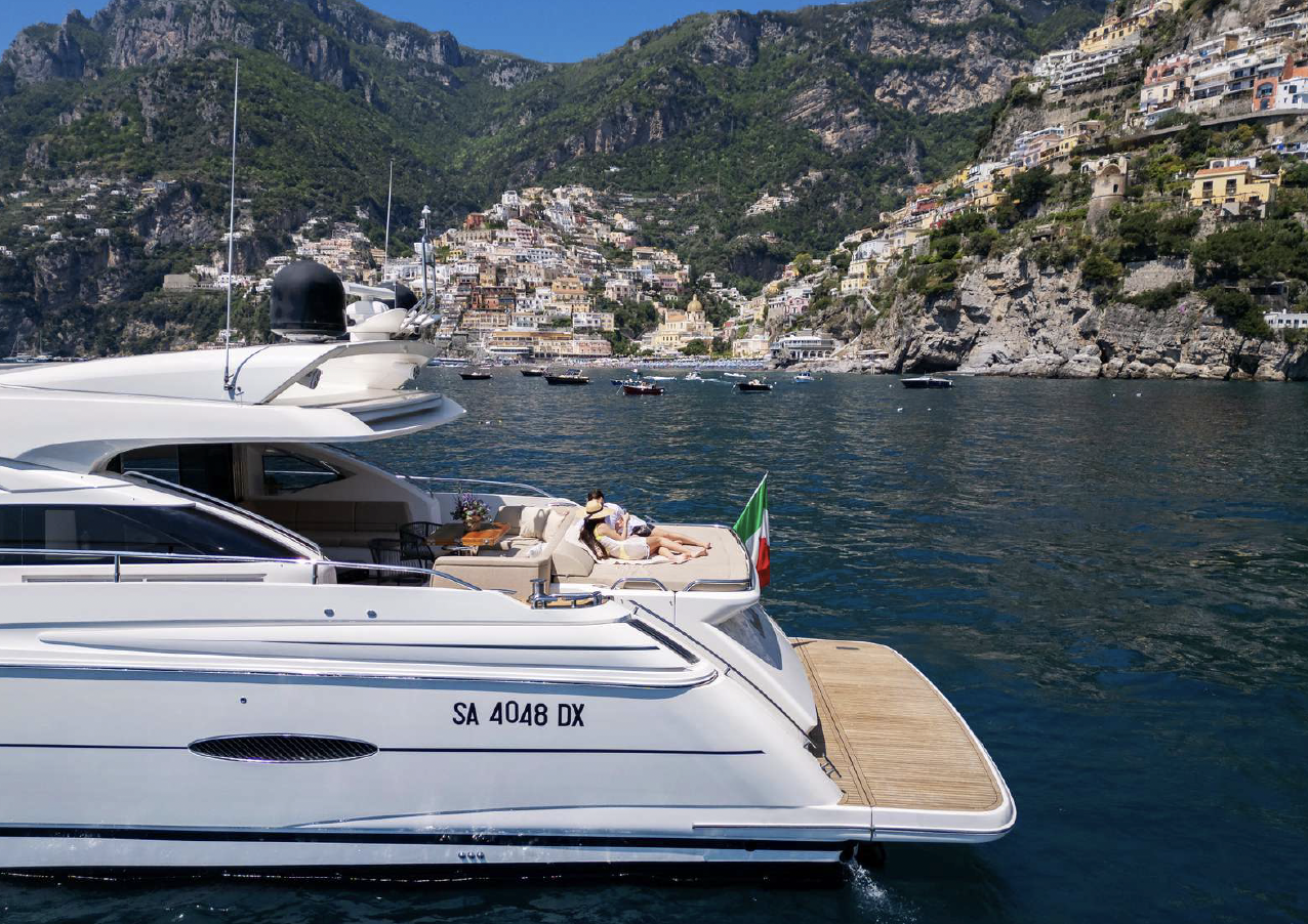 Crewed Motor Yacht PRINCESS 81 photo 7