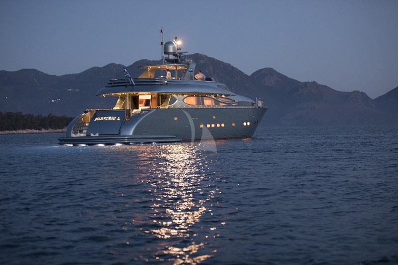 Luxury Crewed Motor Yacht PRINCESS L photo 3