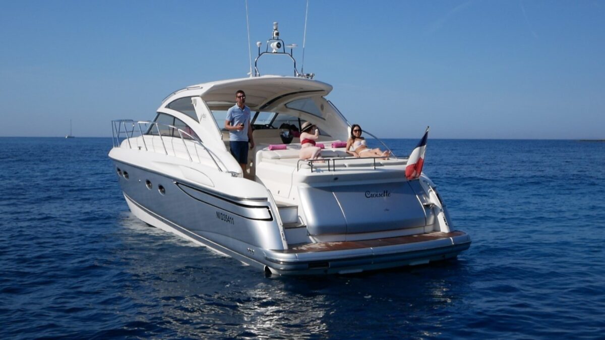 Crewed Motor Yacht Princess V48 photo 6