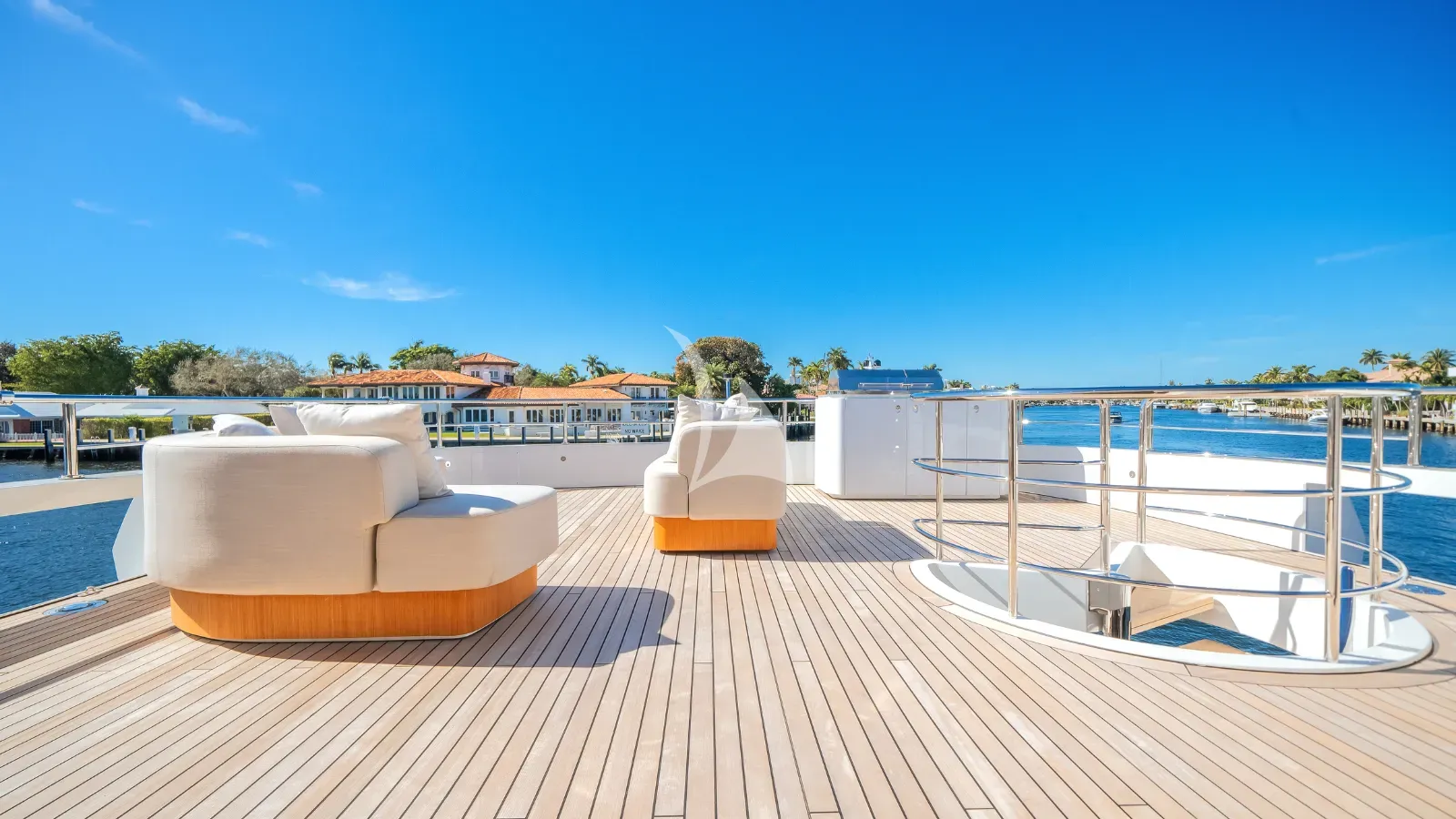 Luxury Crewed Motor Yacht PROPOSITION photo 8