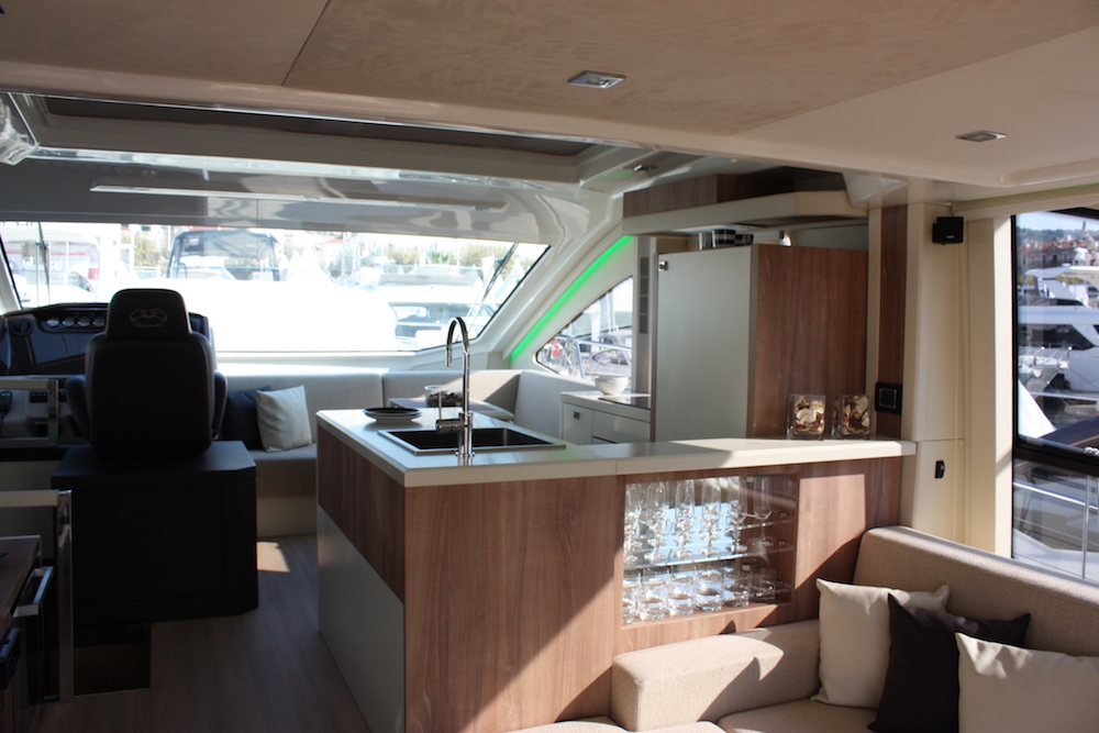 Crewed Motor Yacht PRUDY photo 6