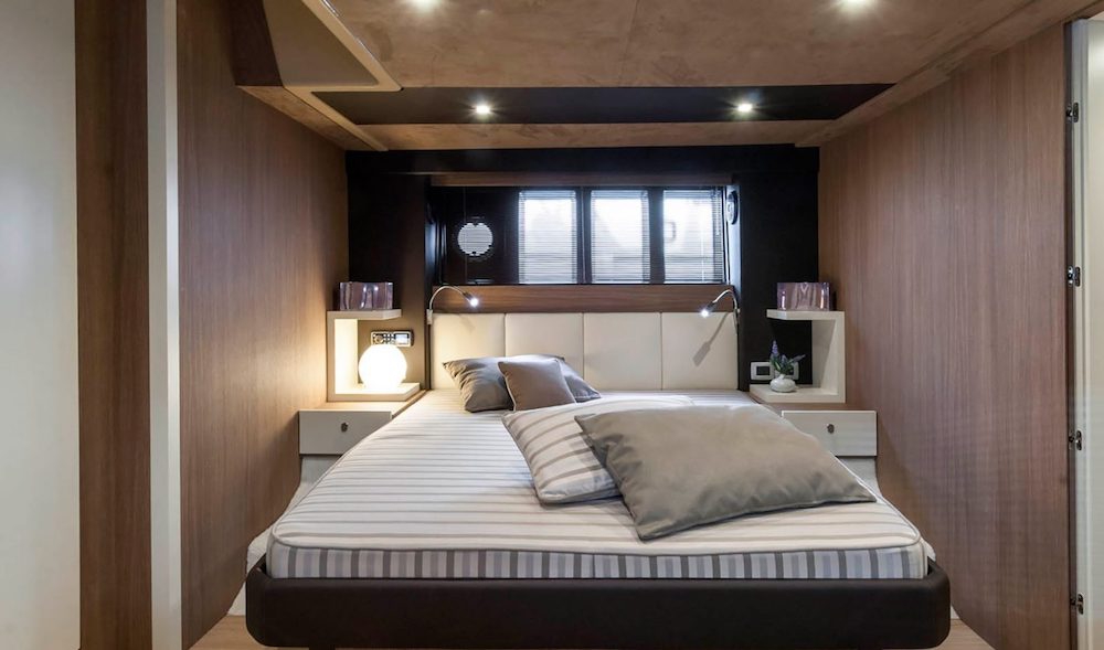 Crewed Motor Yacht PRUDY photo 8